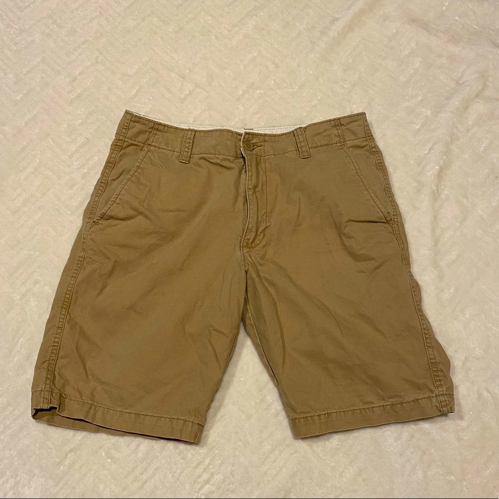 Old Navy Mens Khaki shorts, 32